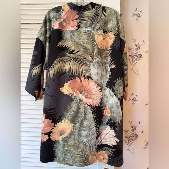 Tommy Bahama Men’s 100% Silk Hawaiian Shirt in Size XXL - Picture 8 of 8